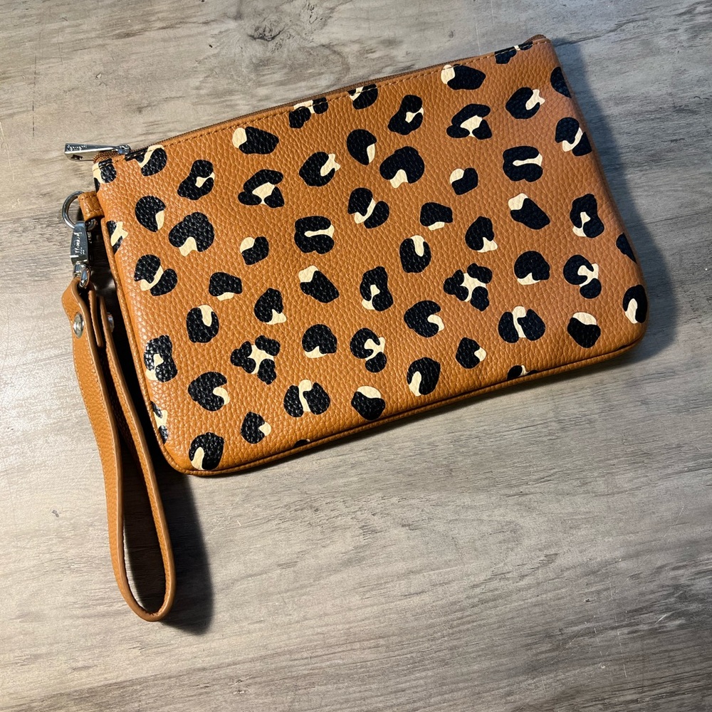 Leopard Clutch